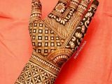 Girl Hand Pakistani Hinna Designs