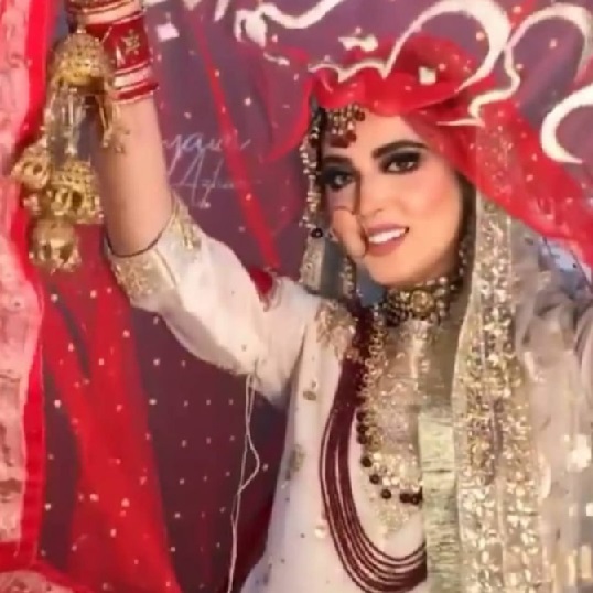 Kanwal Aftab Wedding Pics with Her Husband