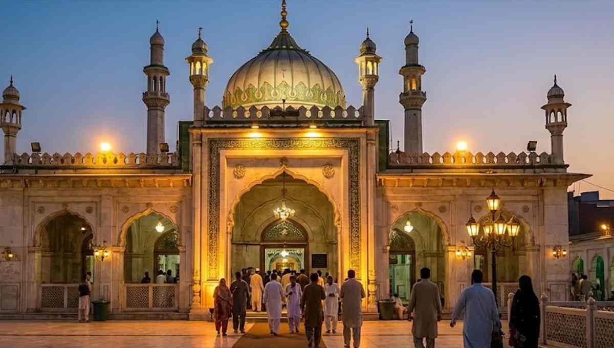 Data Ganj Bakhsh Urs at Data Darbar Lahore